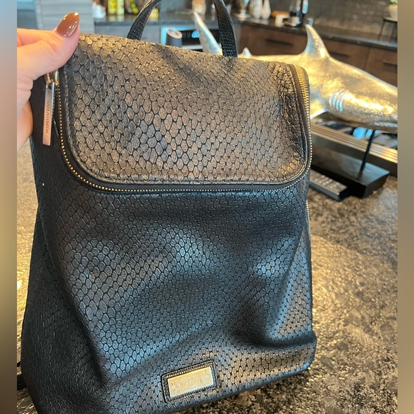 Brahmin Set! 4 pieces, backpack, tote, cross body & wallet! - Picture 2 of 13